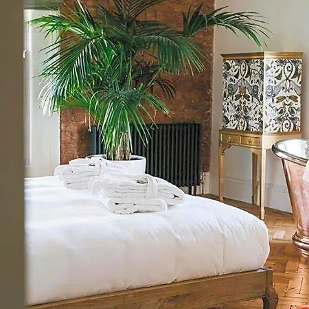 The Palm Hotel *