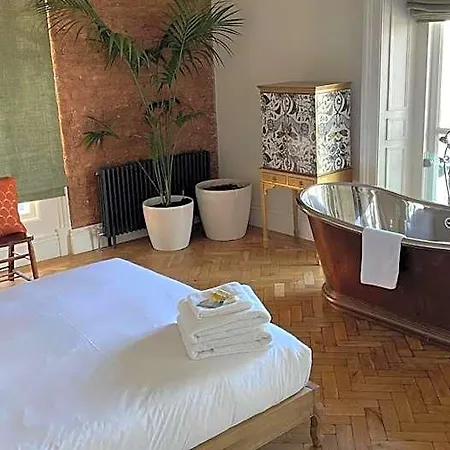 Hotel The Palm Bray